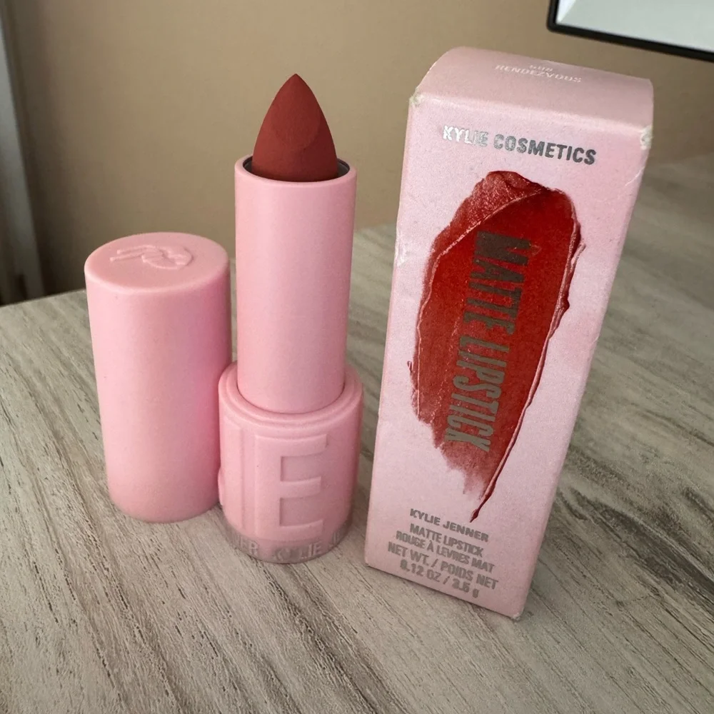 Kylie Cosmetics Matte Lipstick - Rendezvous